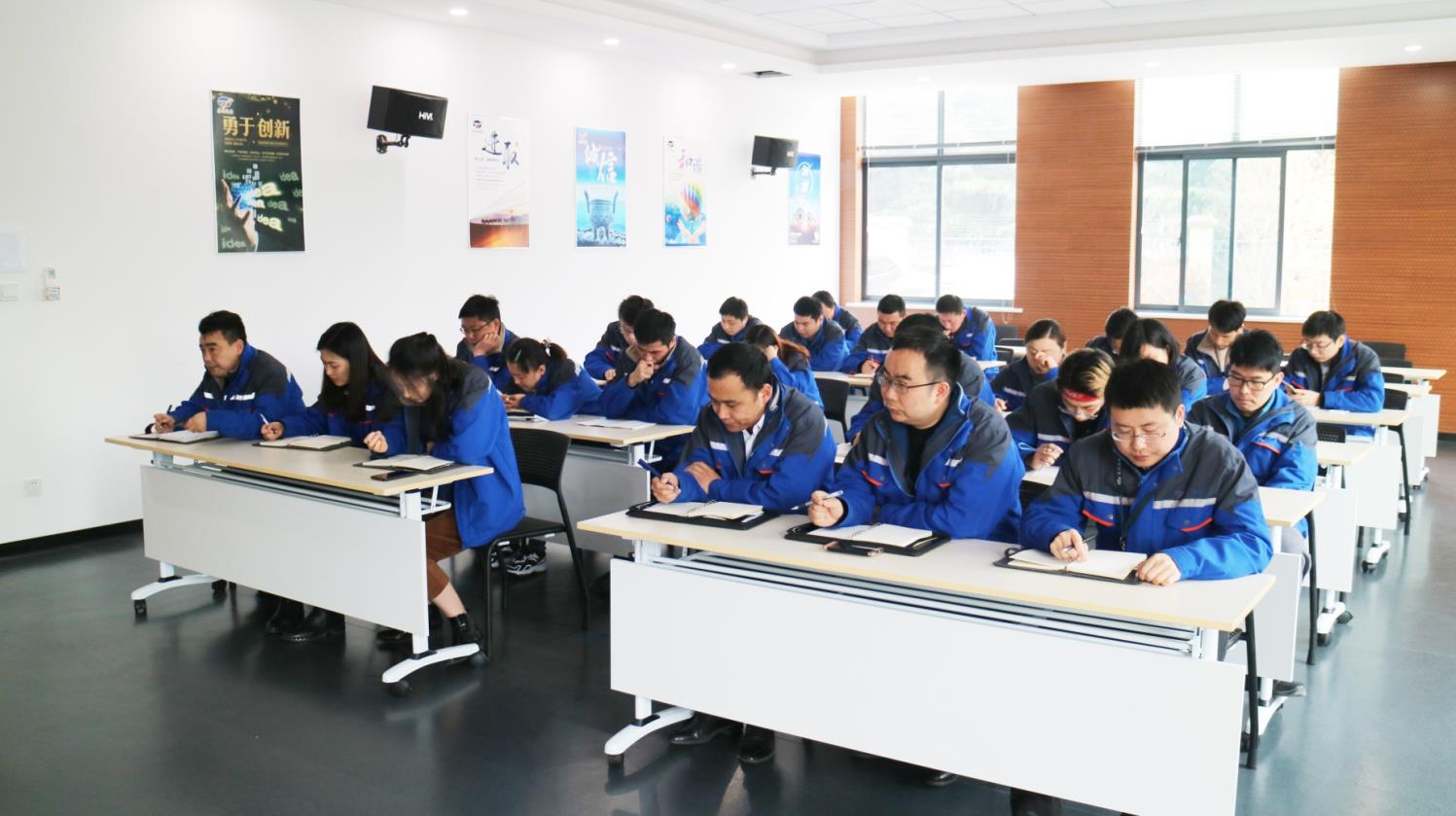 蘇州通錦中層以上干部月度會(huì)議順利召開