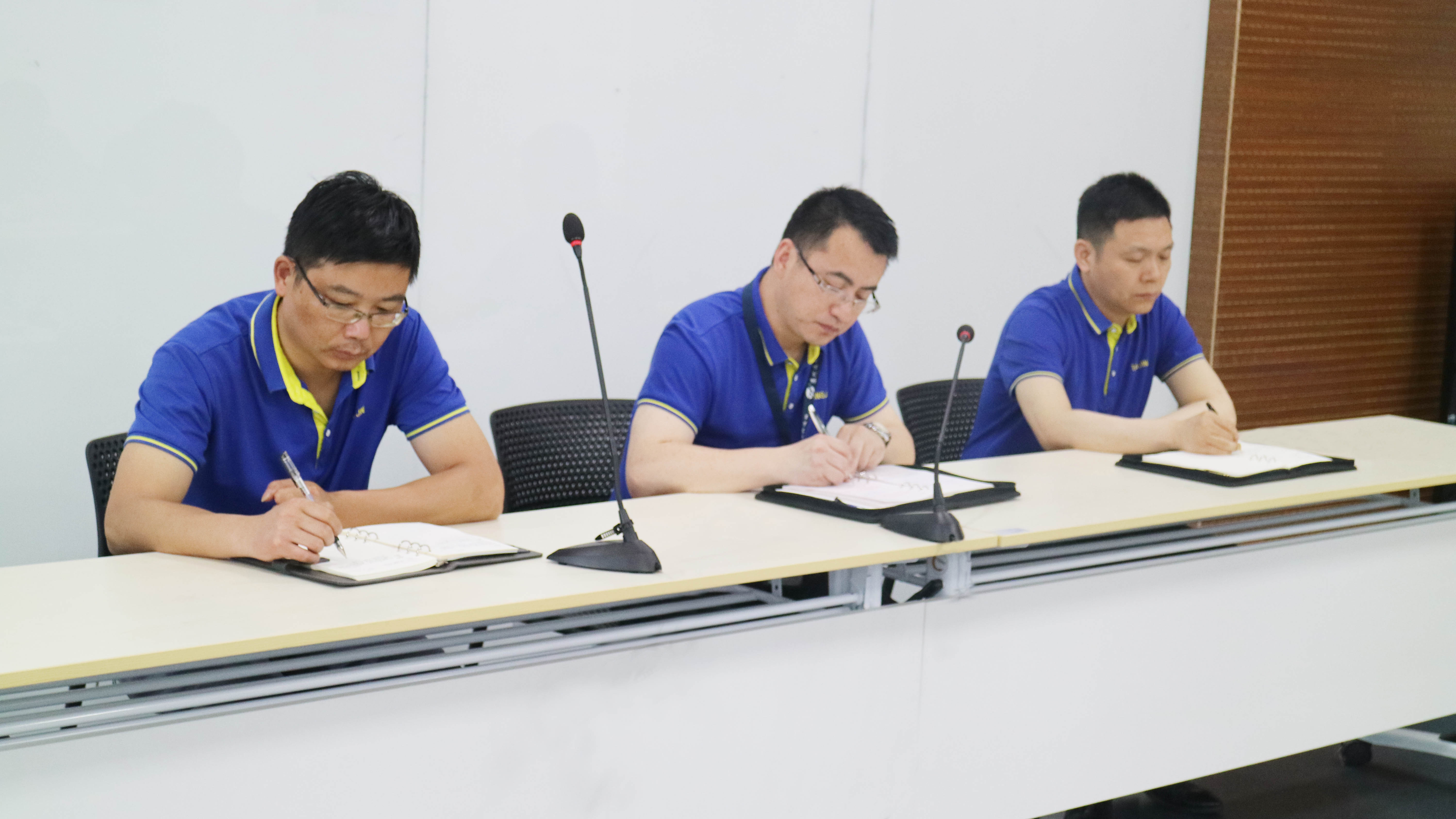 通錦召開研發(fā)部擴(kuò)大會(huì)議